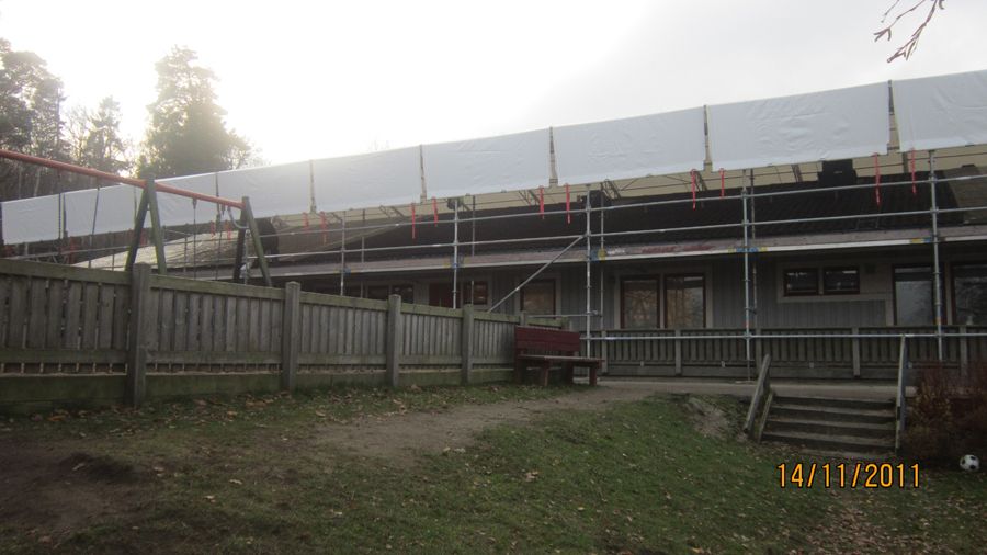 Sidovy på byggställningen runt Styrsö förskola