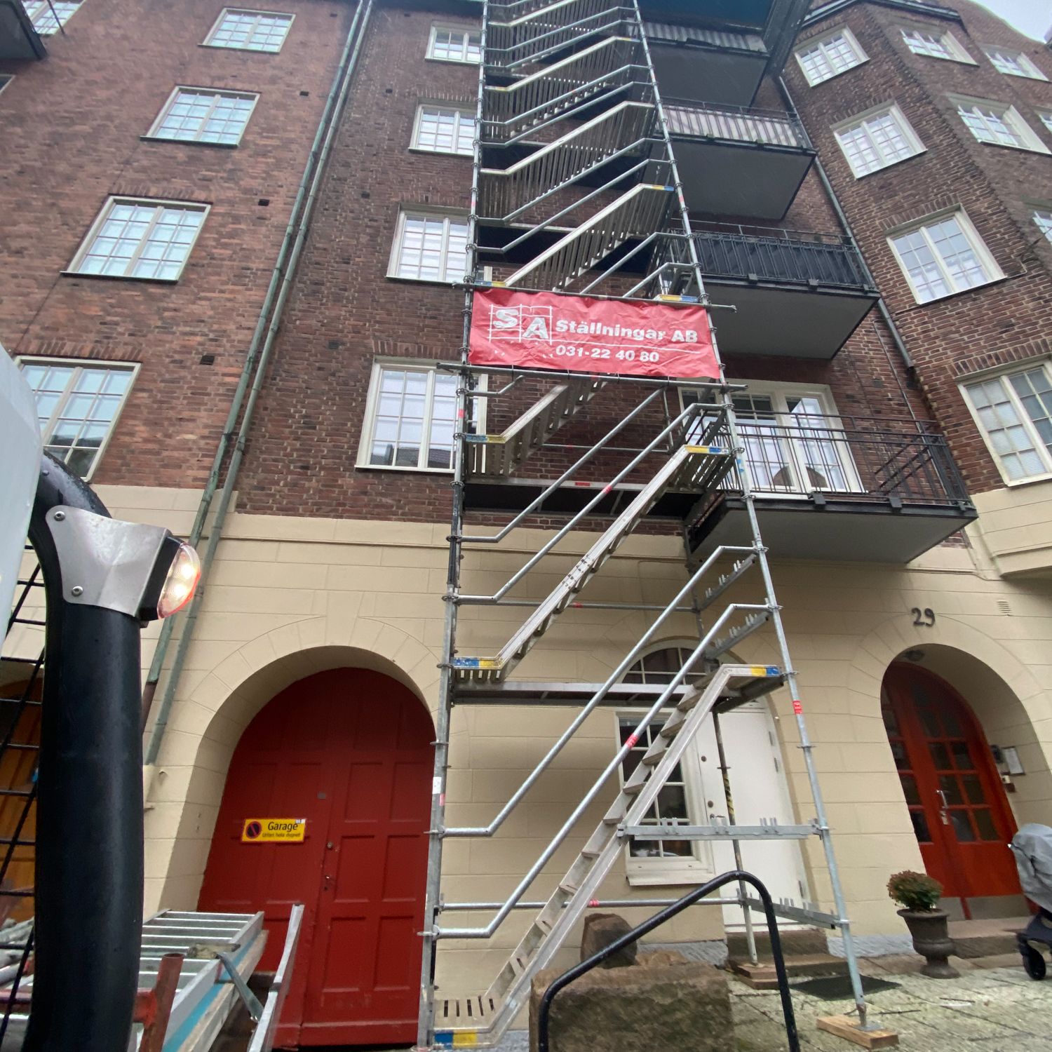 Byggställning med stege på Aschbergsgatan