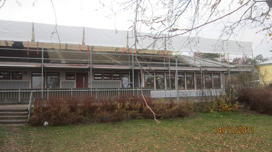byggställningen runt Styrsö förskola framifrån