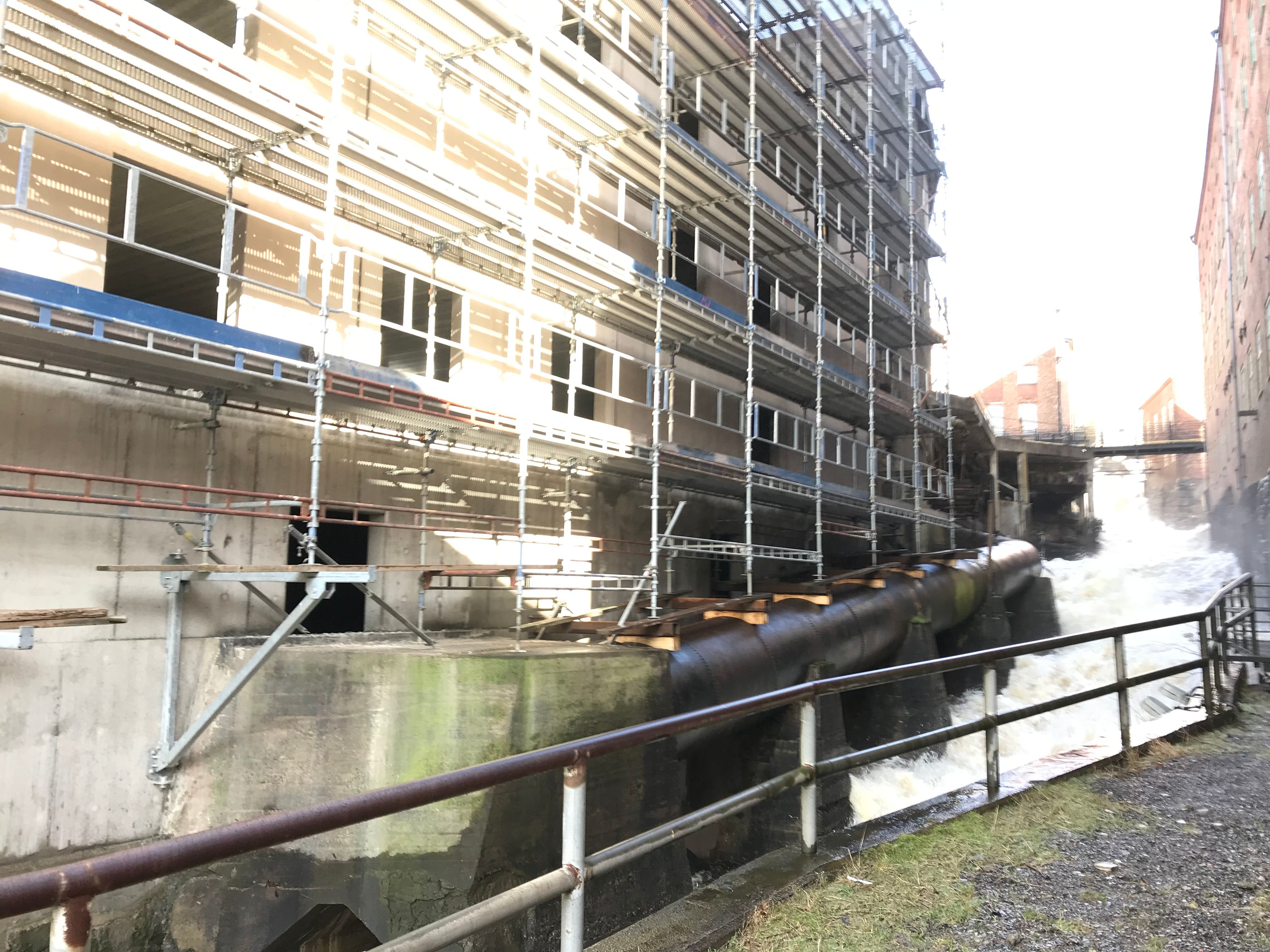 Byggställning på Götaforsliden i sidovy